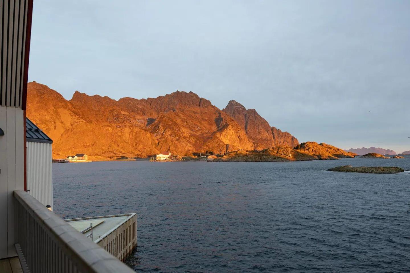 Leilighet Med Fantastisk Utsikt Henningsvær Esterno foto