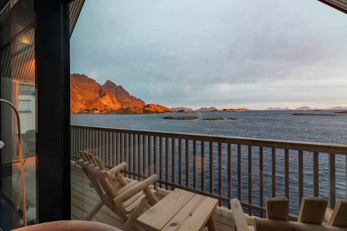 Leilighet Med Fantastisk Utsikt Henningsvær Esterno foto